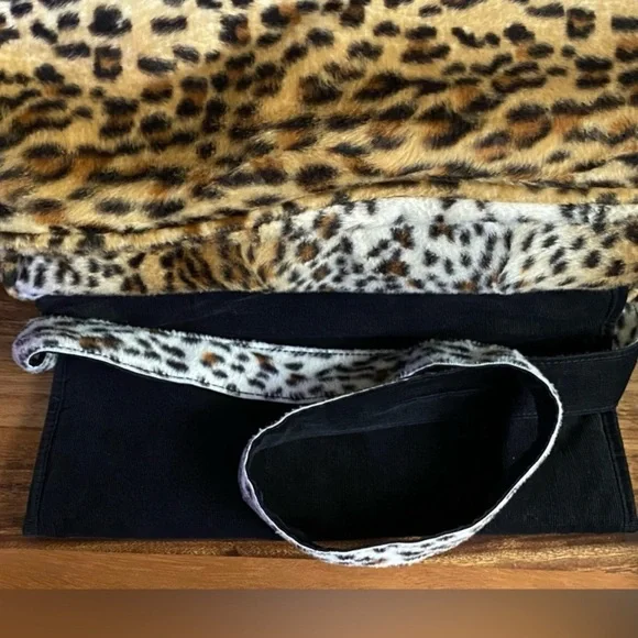 Roxy Leopard Messenger Bag - Picture 3 of 8
